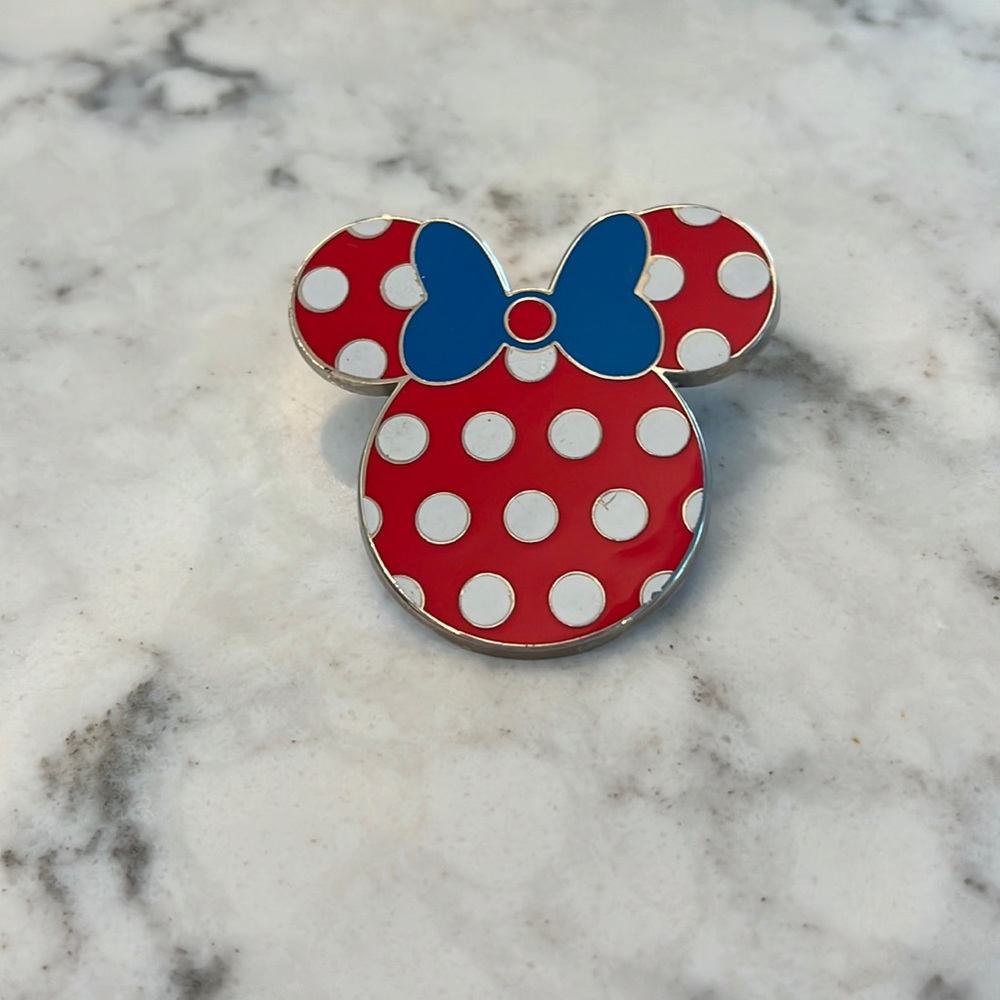 Innie Mouse Trade-able Pin